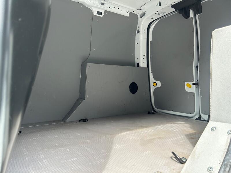 FORD TRANSIT CONNECT 1.5 220 EcoBlue Leader 2020