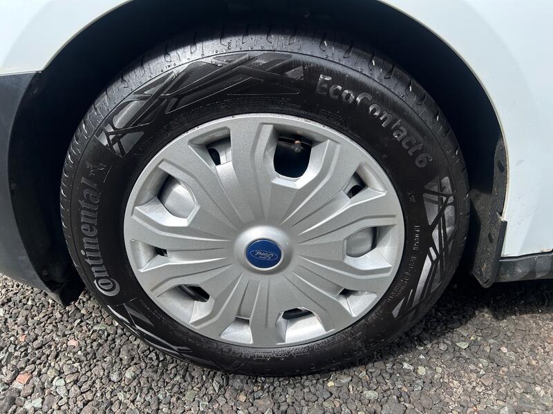 FORD TRANSIT CONNECT 1.5 220 EcoBlue Leader 2020