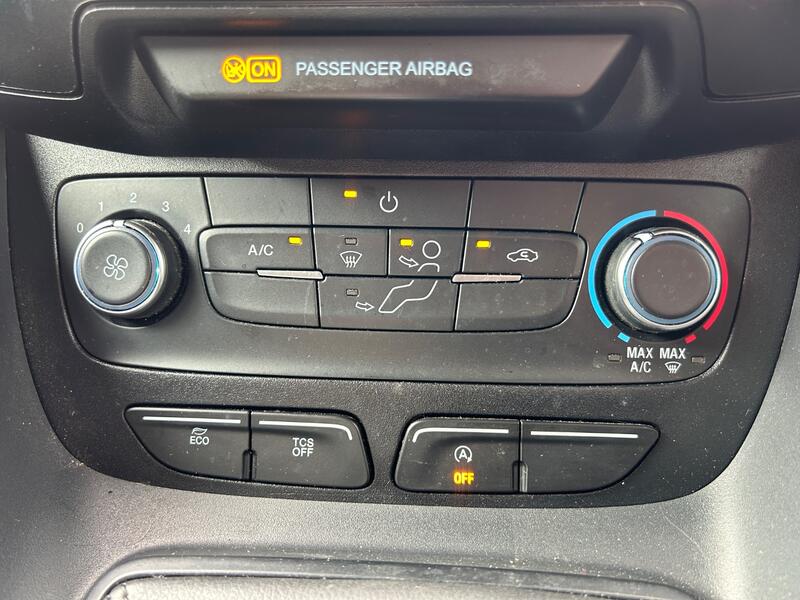FORD TRANSIT CONNECT 1.5 220 EcoBlue Leader 2020
